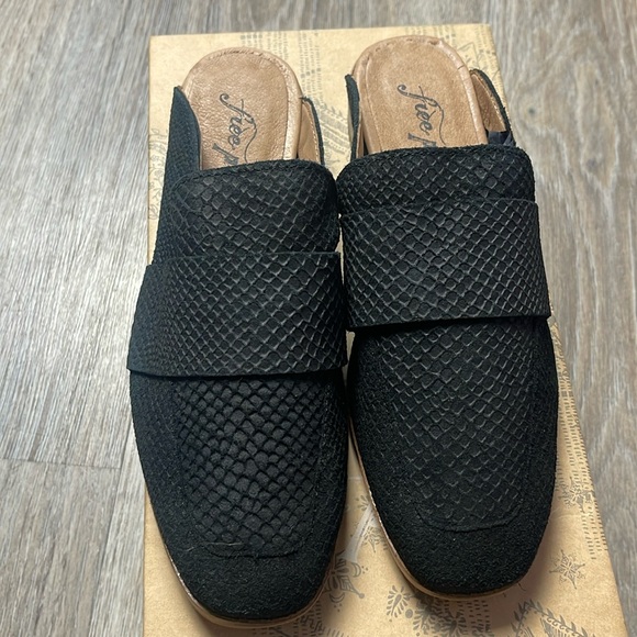 Free People “At Ease” Crocodile Print Leather Loafers/Mules Size 5.5 - Picture 8 of 16